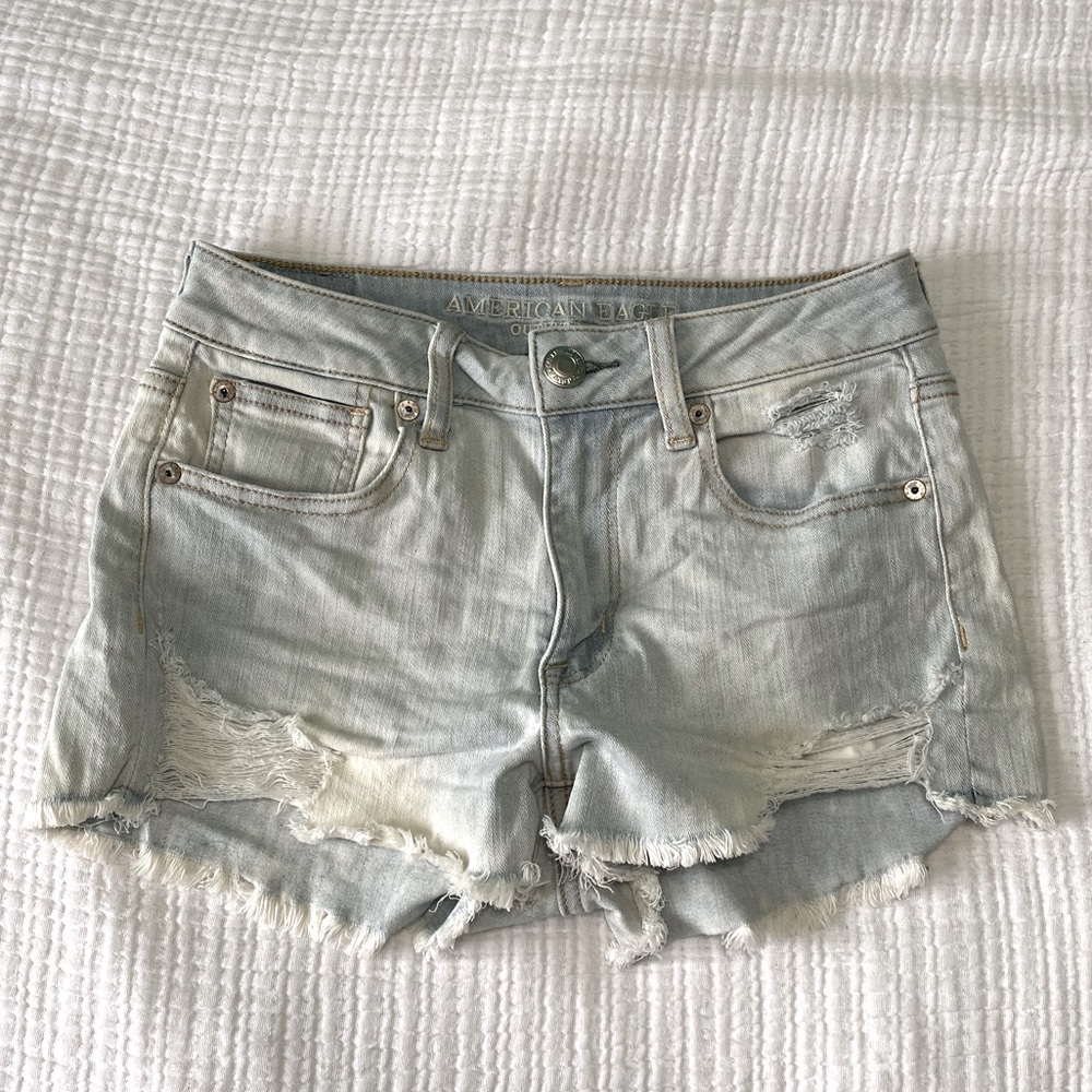 American Eagle size 4 Super Stretch Distressed Jean Shorts